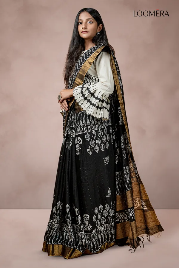 Black_Cotton_Saree_With_Block_Print_Sequins_Work_And_Zari_Border