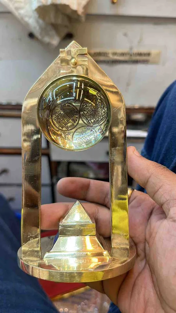 Vastu_Pyramids_(Size_8.5_Inch)