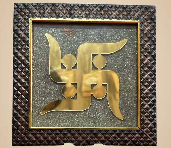 Pyrite_Dust_Plate_With_Vastu_Signs