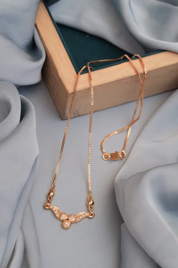 Gold_And_White_Premium_Alloy_Necklace_For_Women