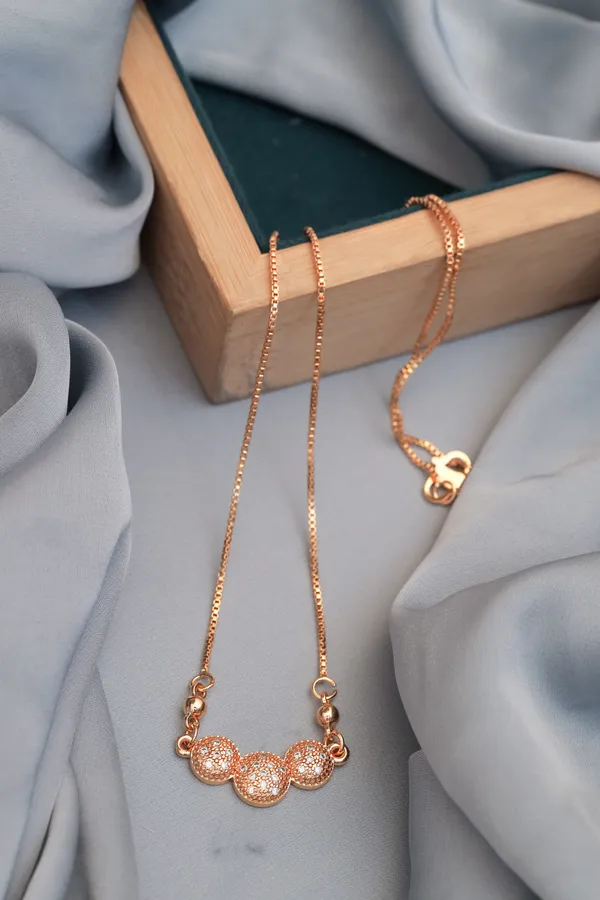 Gold_And_White_Premium_Alloy_Necklace_For_Women