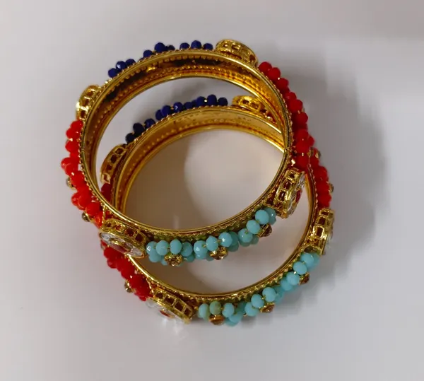 Golden_Alloy_Artificial_Stone_And_Beads_Bangles_For_Women