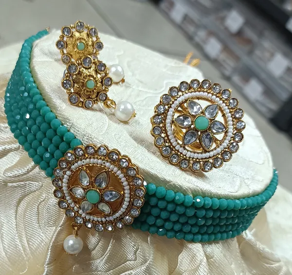 GOLD_PLATED_MULTISTRING_GREEN_NECKLACE_WITH_FINGER_RING