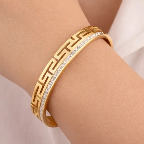 Golden_Brass_Artificial_Beads_And_Stone_And_Pearl_Bracelet_For_Women