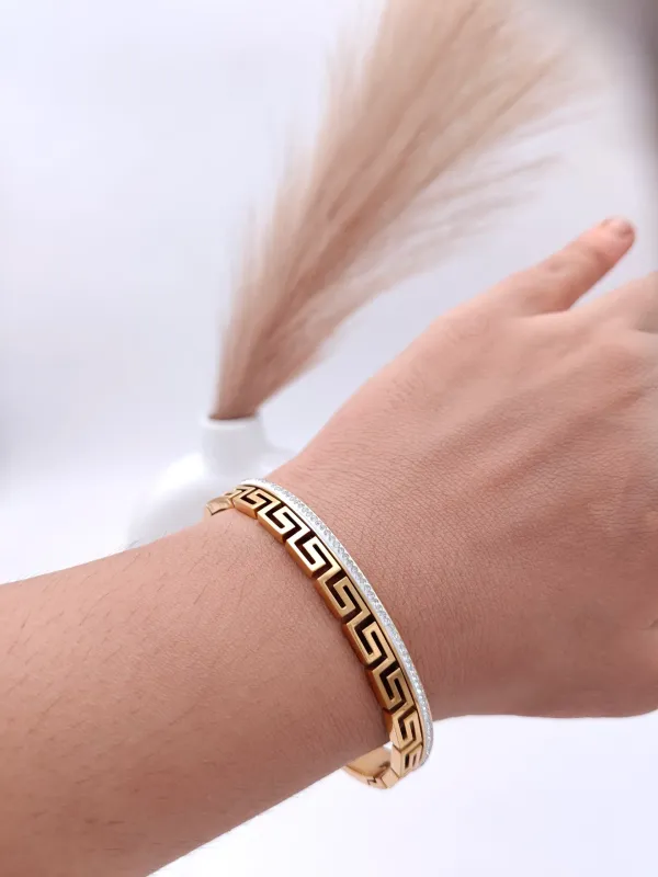 Golden_Brass_Artificial_Beads_And_Stone_And_Pearl_Bracelet_For_Women