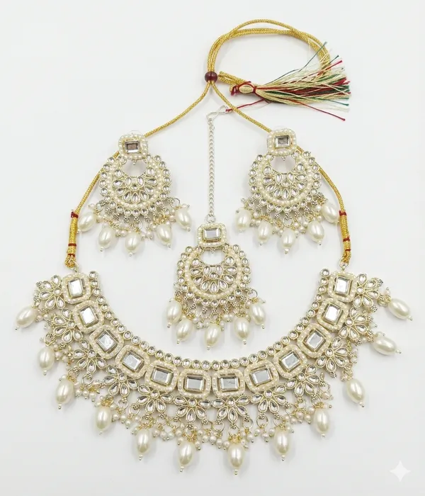 Gold_Plated_Necklace_Set_With_Mang_Tikka