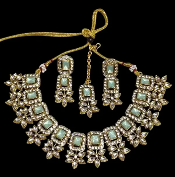 Golden_Alloy_Artificial_Stone_And_Beads_Necklace_For_Women