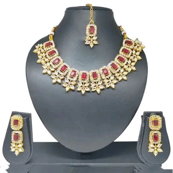 Golden_Alloy_Artificial_Stone_And_Beads_Necklace_For_Women