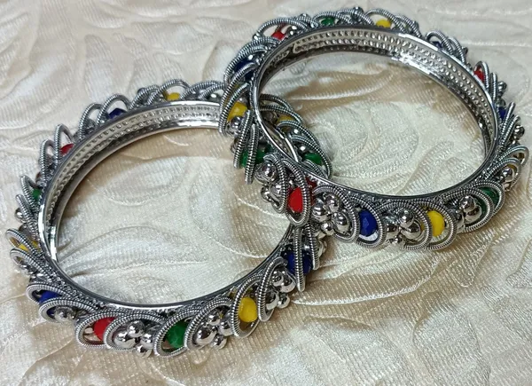 Silver_Alloy_Bangle_For_Women
