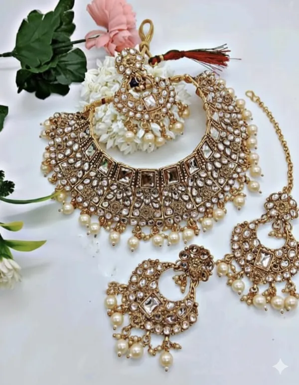Gold_Plated_Alloy_Necklace_Set_With_Mang_Tikka