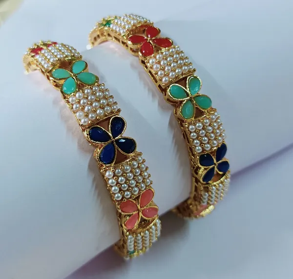Gold_Plated_Alloy_Bangles_For_Women_And_Girls