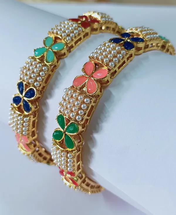 Gold_Plated_Alloy_Bangles_For_Women_And_Girls
