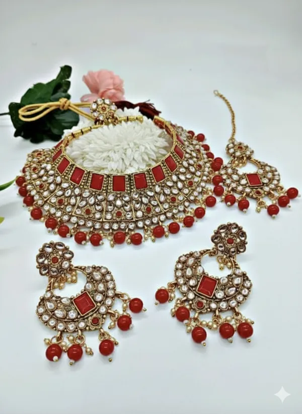 Gold_Plated_Necklace_Set_With_Mang_Tikka