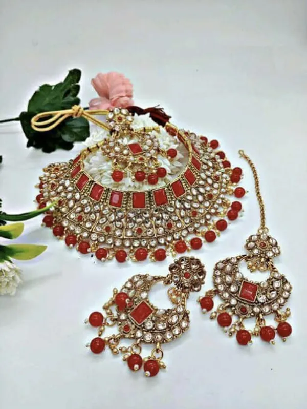Gold_Plated_Necklace_Set_With_Mang_Tikka