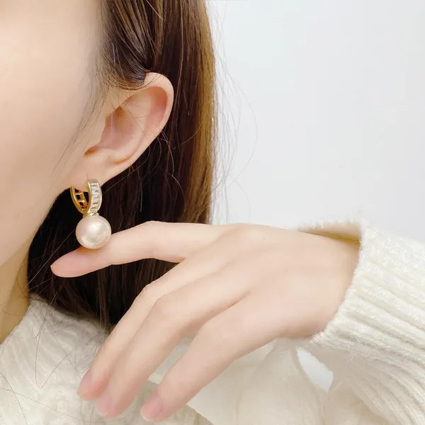 Diamond_With_Pearl_Hoop_Errings