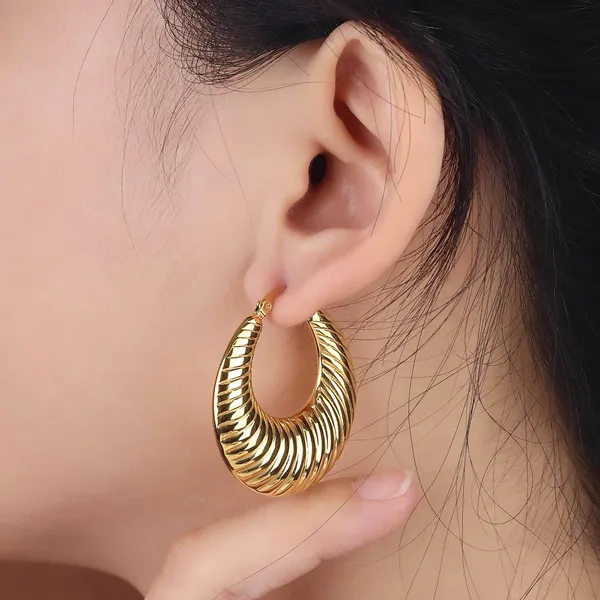 Gleamline_Mnimal_Hug__Hoop_Erarrings