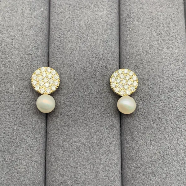 Diamond_With_Pearl_Earrings