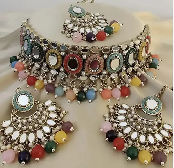 Golden_Alloy_Artificial_Stone_And_Beads_Necklace_For_Women