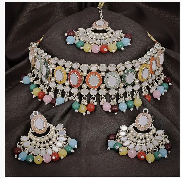 Golden_Alloy_Artificial_Stone_And_Beads_Necklace_For_Women