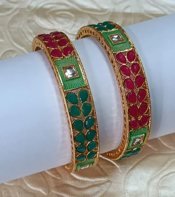 Golden_Alloy_Artificial_Stone_And_Beads_Bangles_For_Women