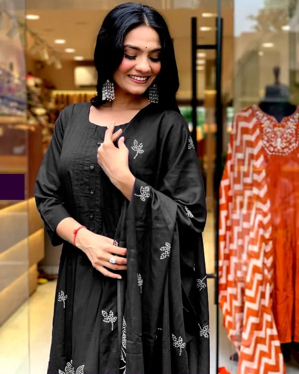 Libas_Black_Printed_Cotton_Suit_Set_with_Dupatta
