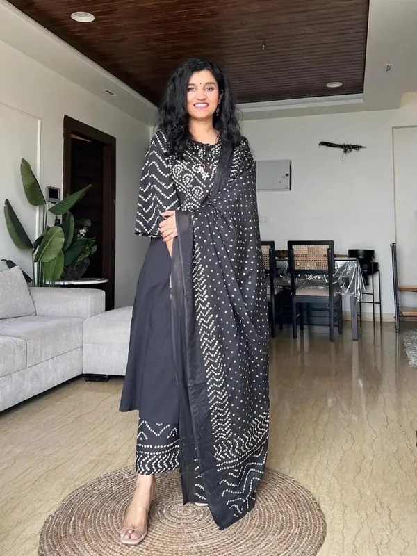 Black_printed_cotton_kurta_and_plazo_set