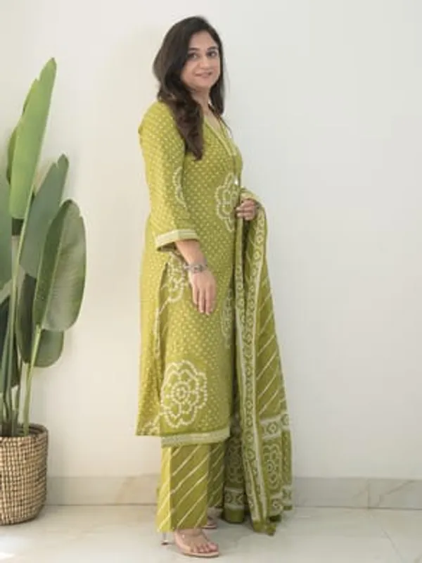 Libas_Srisha_Green_Bandhani_Print_Cotton_Suit_Set_with_Leheriya_Dupatta