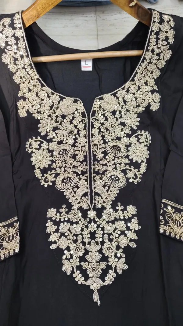Libas_Black_Embroidered_Straight-Fit_Suit_Set_with_Floral_Organza_Dupatta