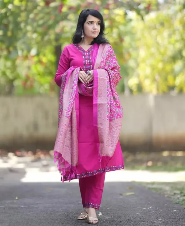 pink_embroidered_cotton_kurta_set__ss