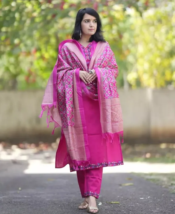 pink_embroidered_cotton_kurta_set__ss