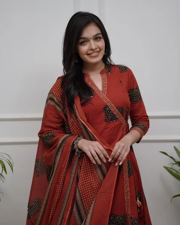 Beautiful_Angarkha_Style_Look_Kurti_and_Pant_Paired_with_Dupatta