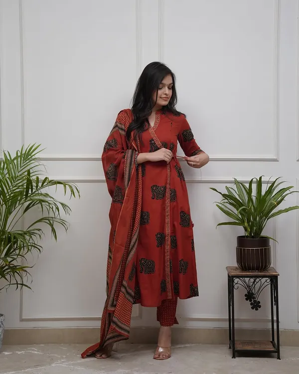Beautiful_Angarkha_Style_Look_Kurti_and_Pant_Paired_with_Dupatta