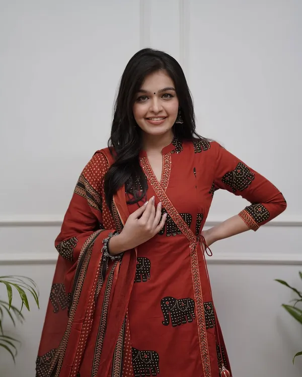 Beautiful_Angarkha_Style_Look_Kurti_and_Pant_Paired_with_Dupatta