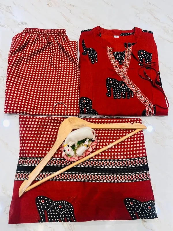 Beautiful_Angarkha_Style_Look_Kurti_and_Pant_Paired_with_Dupatta