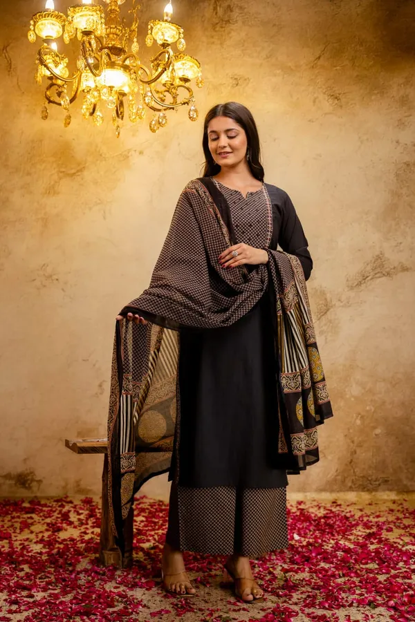 Beautiful_Cotton_Printed_Kurti_and_Pant_Paired_with_Dupatta