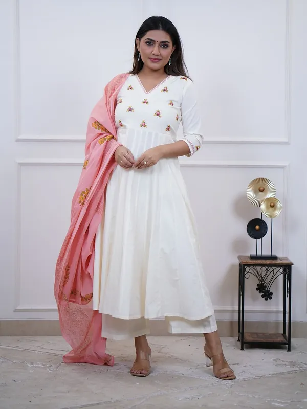 Cotton_Embroidered_Kurti_and_Pant_Paired_with_Printed_Dupatta