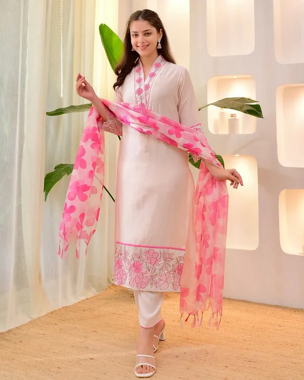 Cotton_Flex_Kurti_and_Pant_Paired_with_Kota_Dupatta