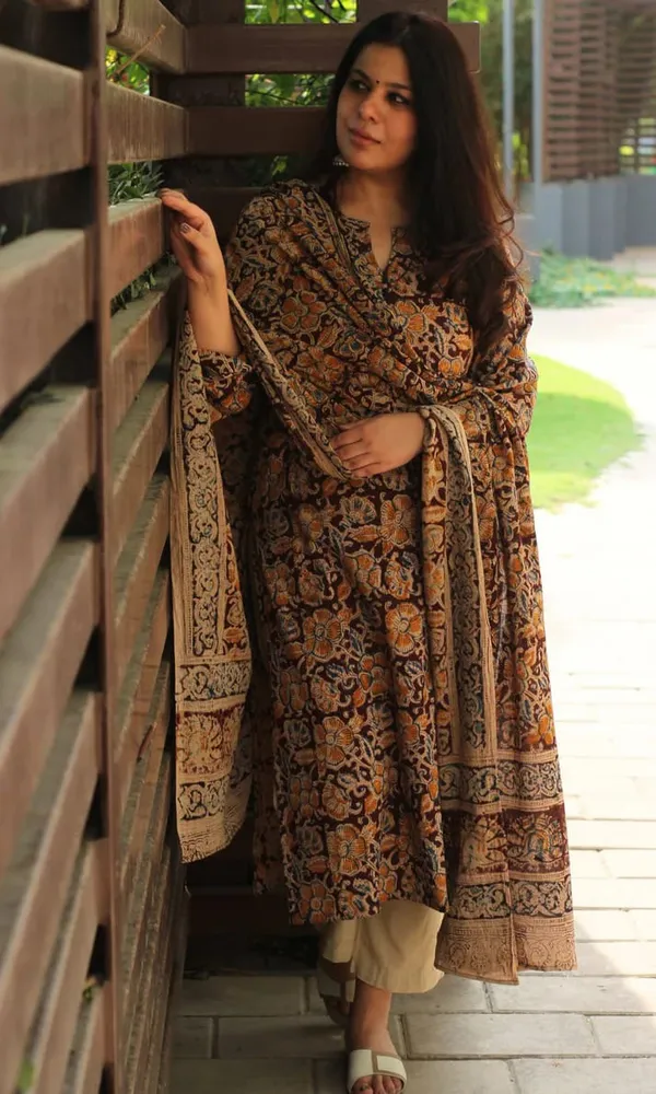 Cotton_Kalamkari_Printed_Kurti_and_Pant_Paired_with_Dupatta