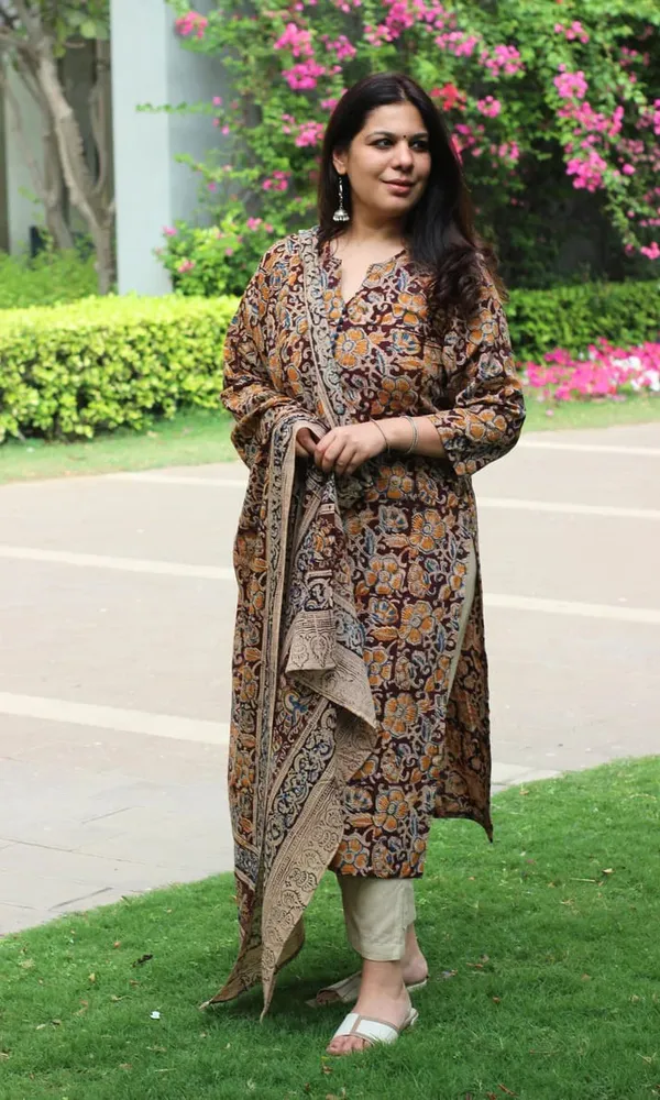 Cotton_Kalamkari_Printed_Kurti_and_Pant_Paired_with_Dupatta