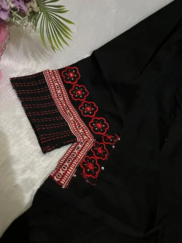 Cotton_Kurti_and_Pant_Paired_with_Mulmul_Dupatta