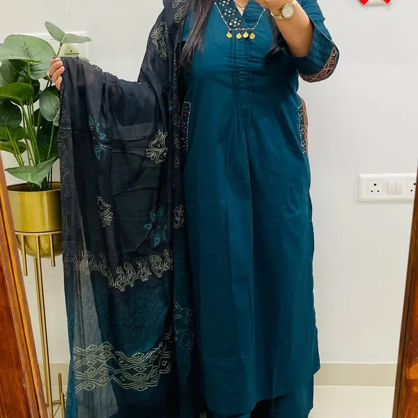 Cotton_Kurti_and_Pant_Paired_with_Mulmul_Dupatta