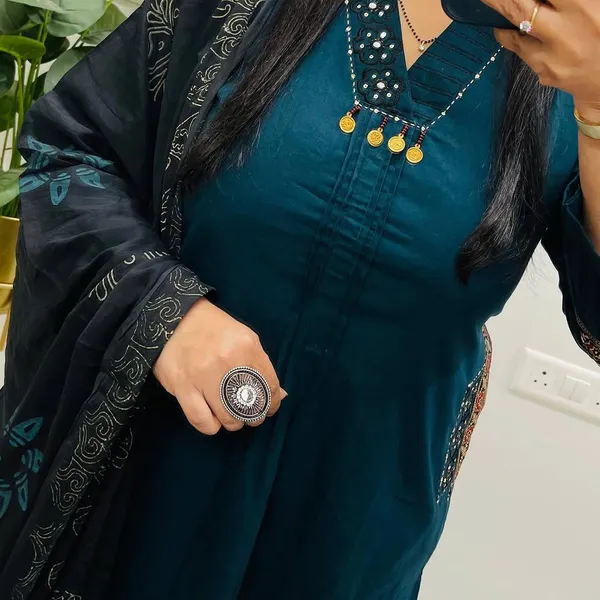 Cotton_Kurti_and_Pant_Paired_with_Mulmul_Dupatta