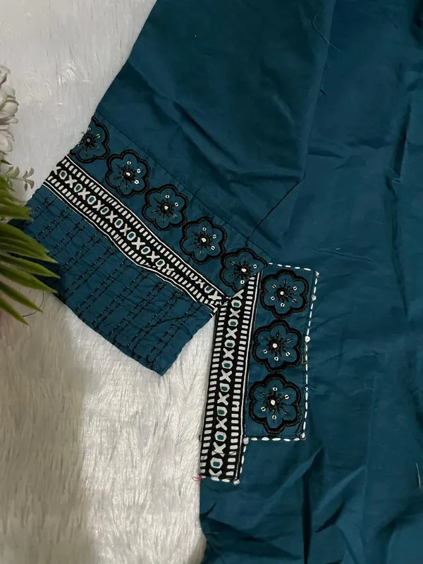 Cotton_Kurti_and_Pant_Paired_with_Mulmul_Dupatta