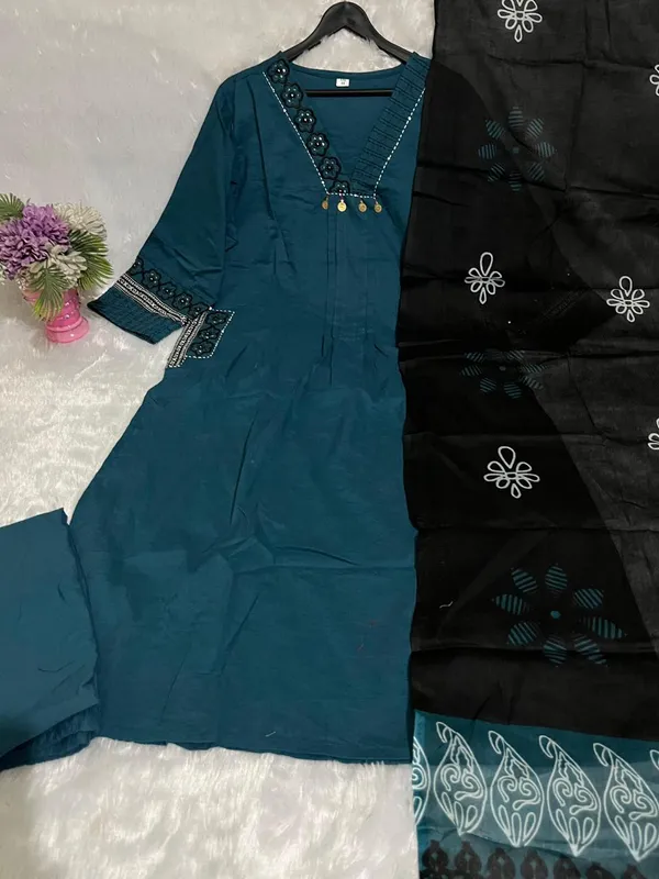 Cotton_Kurti_and_Pant_Paired_with_Mulmul_Dupatta