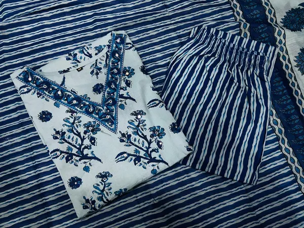 Cotton_Printed_Kurti_and_Pant_Paired_with_Dupatta