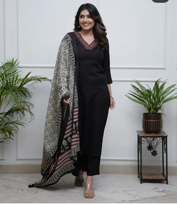 Cotton_Slub_Embroidered_Kurti_and_Pant_Paired_with_Dupatta_