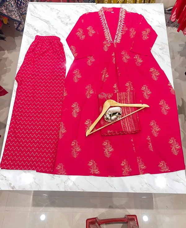 Elegant_Print_Kurti_and_Pant_Paired_with_Dupatta