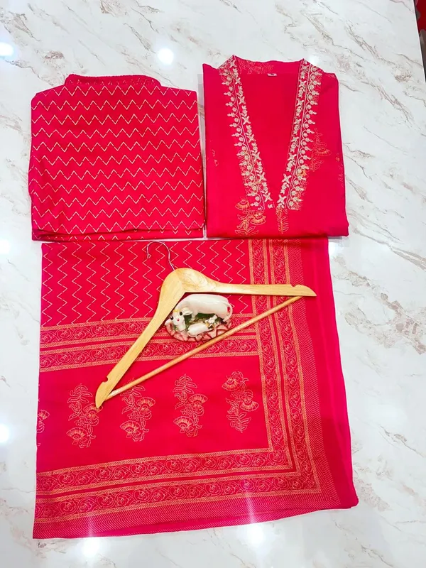 Elegant_Print_Kurti_and_Pant_Paired_with_Dupatta