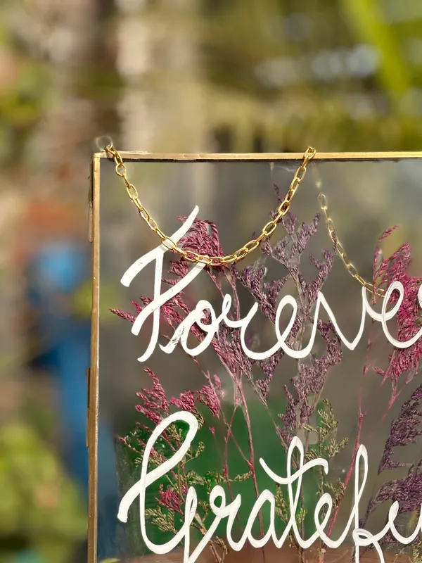 Forever_Grateful_Botanical_Glass_Frame_With_Dried_Flowers_|_Handmade_Tabletop_Gift_For_Home_Decor_|_Gold_|_8_X_10_Inch