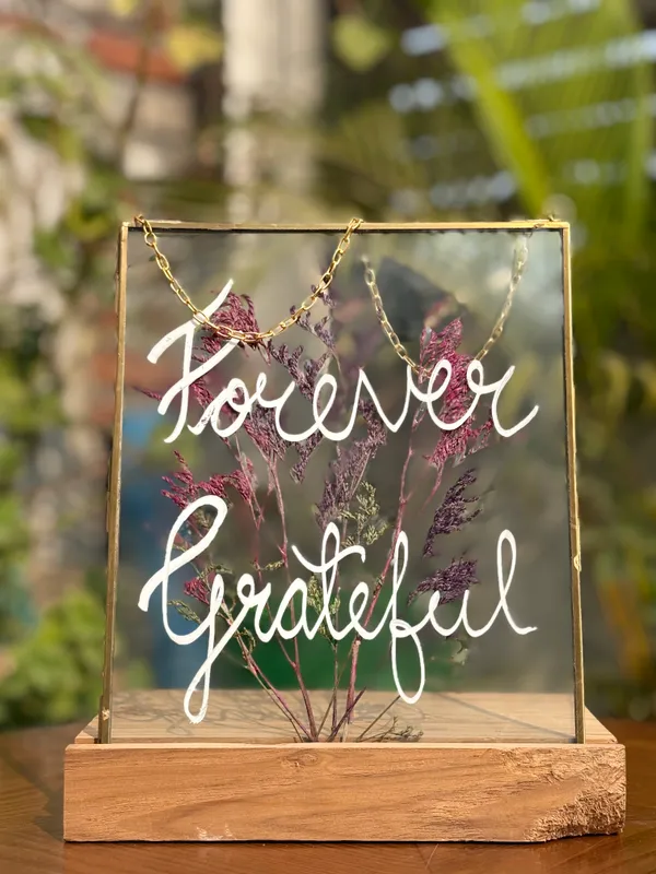 Forever_Grateful_Botanical_Glass_Frame_With_Dried_Flowers_|_Handmade_Tabletop_Gift_For_Home_Decor_|_Gold_|_8_X_10_Inch